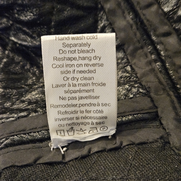 Luxurious Black Quilted Jacket - Picture 14 of 15